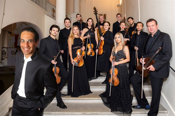 Álvaro Siviero & Solistinnen des Morphing Chamber Orchestra