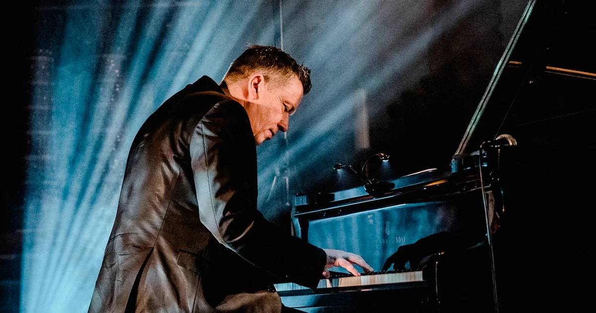 Dirk Maassen w/ Maria Anastasia &amp; Ensemble
